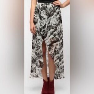 Kimchi Blue (Urban Outfitters) Black and White High/Low Skirt